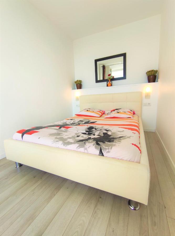 6 Appartements Et 4 Adresses A Mi-Chemin Entre Le Vieux Port Et L Ile De Re La Rochelle  Zewnętrze zdjęcie